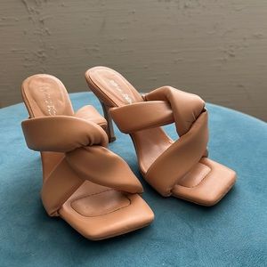 Nude puffy mule sandal